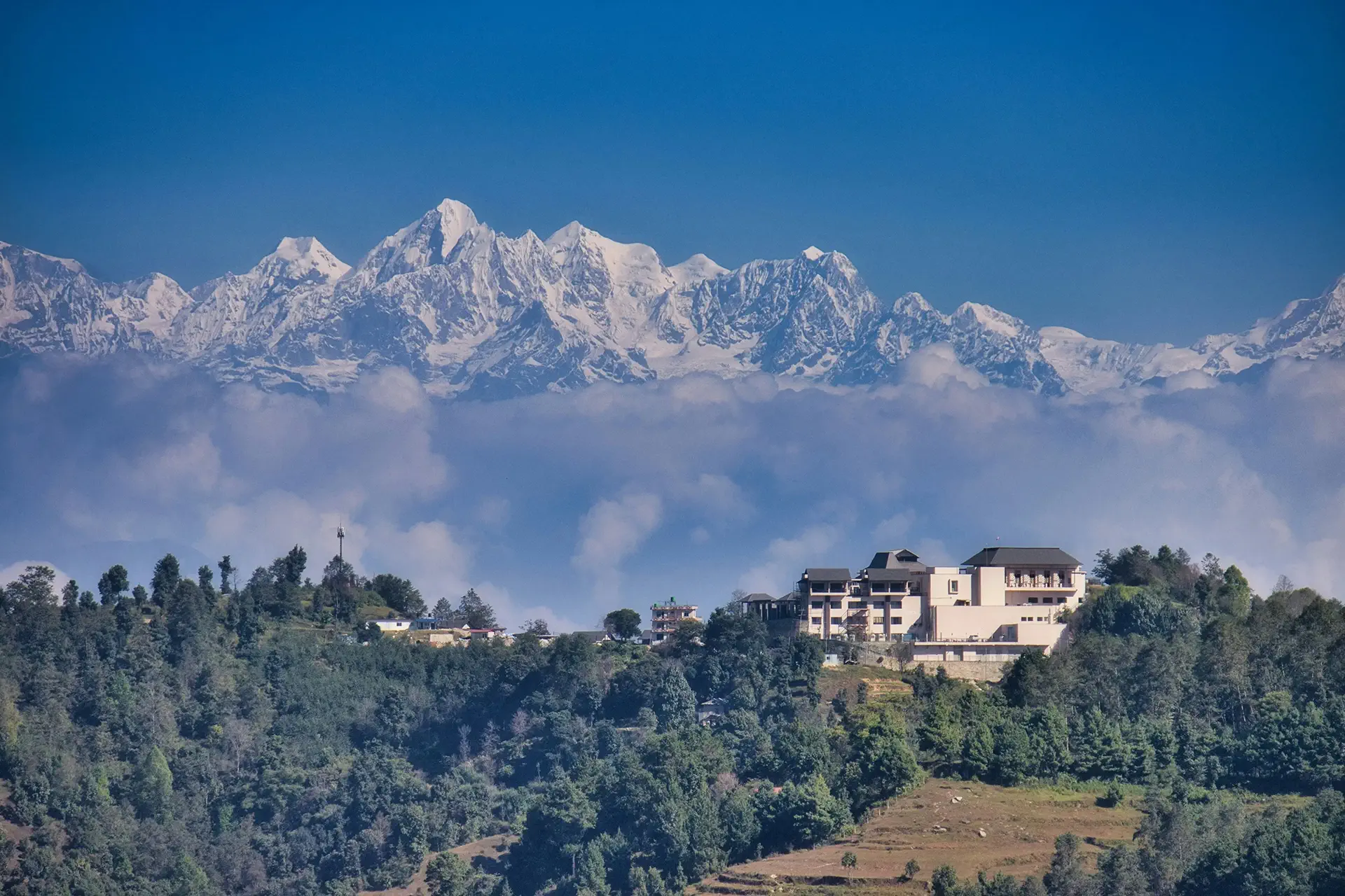 Trek Annapurna — aventure spirituelle et immersive dans les montagnes sacrées du Népal, où chaque ascension et chaque rencontre avec la culture locale contribuent à l’expérience RPG de Trekks.