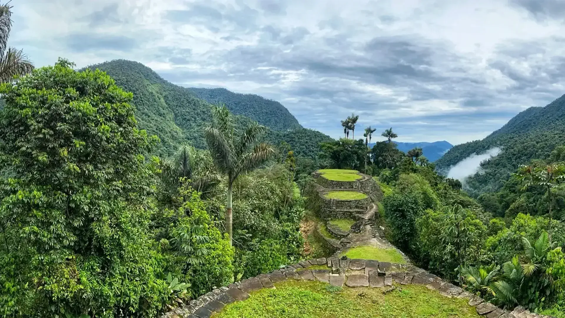 Cité Perdue — expédition archéologique en pleine jungle colombienne, où l’exploration se combine à la narration historique et à des objectifs secrets à débloquer comme dans un véritable jeu d’exploration.