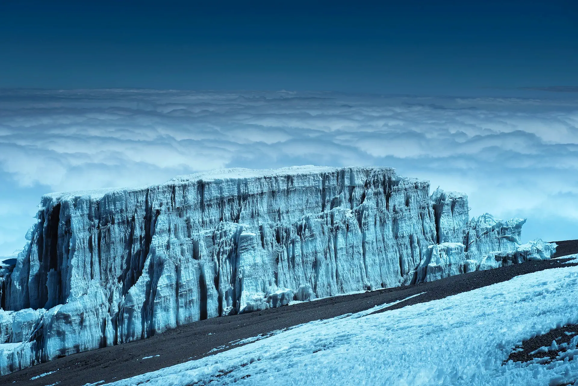 Ascension du Kilimandjaro — défi ultime de l’univers Trekks avec une montée nocturne vers Uhuru Peak, où l’endurance, la stratégie d’équipement et le dépassement de soi débloquent des niveaux d’expérience uniques.