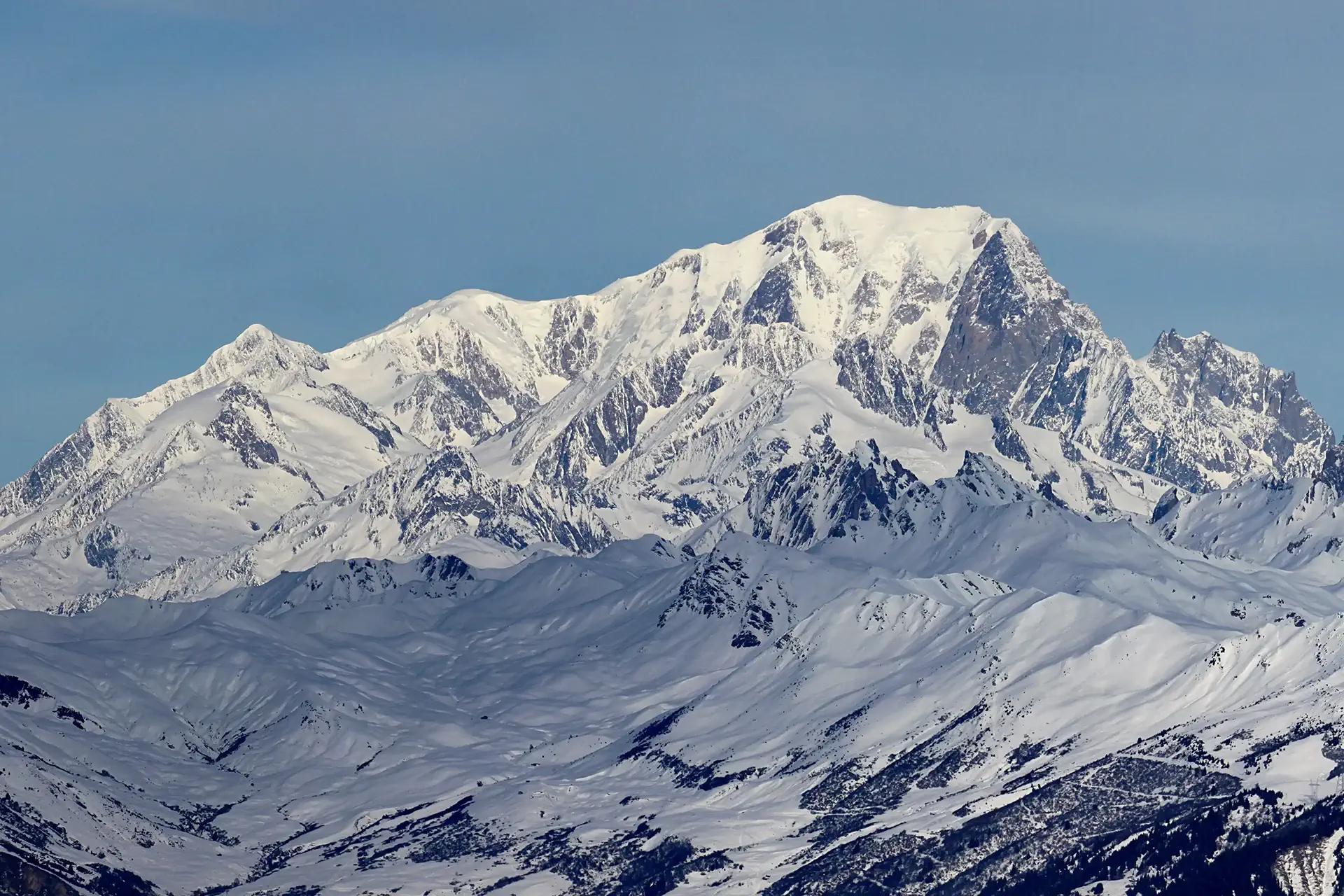 Mont Blanc Express — mission alpine de 3 jours autour des plus hauts sommets d’Europe, avec défis chronométrés et observation du lever du soleil depuis le Brévent, pour une aventure gamifiée signée Trekks.